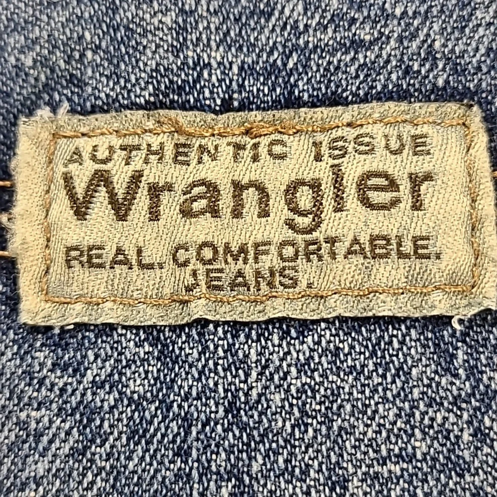 WRANGLER VINTAGE 38x8 DISTRESED DISTROYED MENS DENIM BLUE JEAN CARPENTER SHORTS